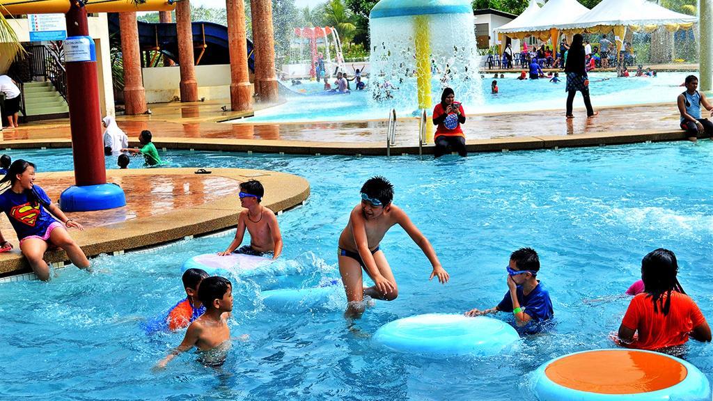 Bayou Lagoon Park Resort Malacca Kültér fotó